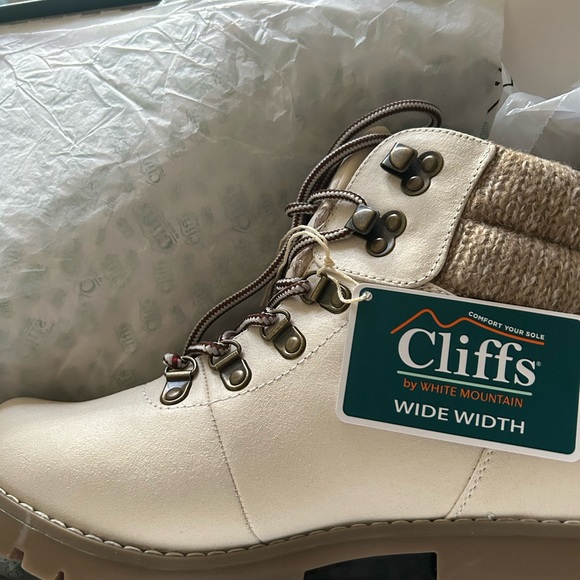 Women's Pathfield Lace-Up Booties - Picture 5 of 5